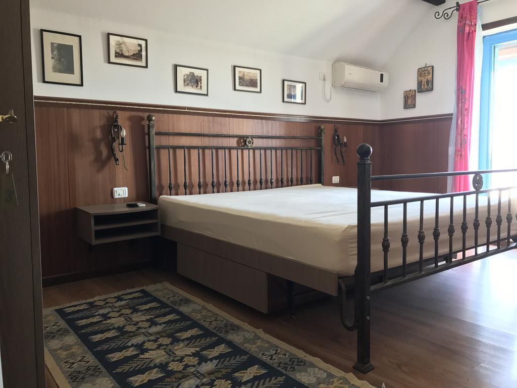 Coliba Vanatorilor Maliuc Ngoại thất bức ảnh